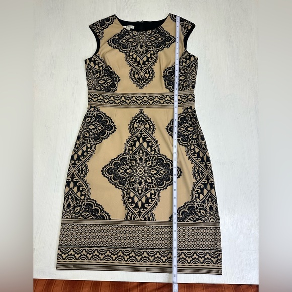 London Times Sheath Dress Size 12 Tan Black Medallion Print Stretch - Picture 5 of 7